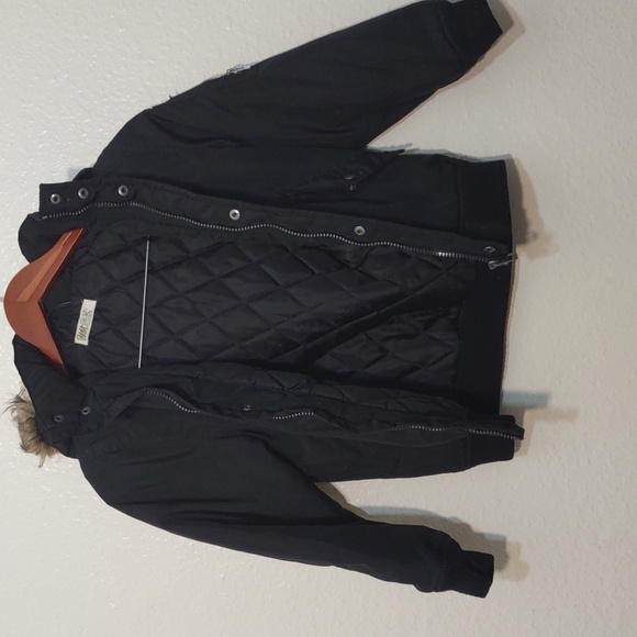USED H&M KIDS 7/8 PUFFER JACKET WITH DETACHABLE HOOD COLOR BLACK - Picture 5 of 11